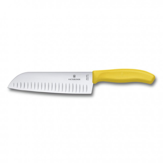 couteau santoku swissclassic lame alveolee au poignet synthetique couleur jaune a usage multiple 17cm - swissclassic - victorinox