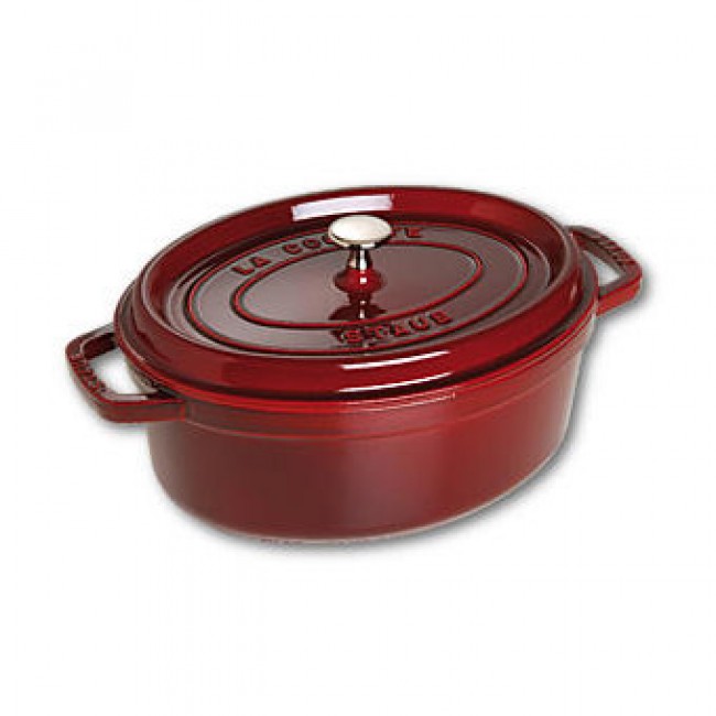 Cocotte ovale 29 cm en fonte émaillée rouge grenadine - Vitamines - Staub
